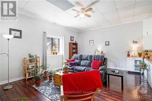 23 Moffat Street, North Dundas, ON - Indoor Photo Showing Living Room