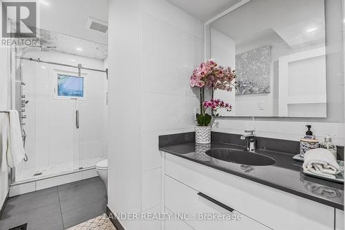 19661 Kennedy Road, East Gwillimbury, ON - Indoor Photo Showing Bathroom