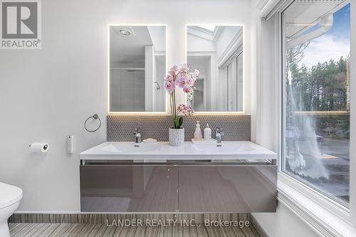 19661 Kennedy Road, East Gwillimbury, ON - Indoor Photo Showing Bathroom