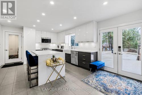 19661 Kennedy Road, East Gwillimbury, ON - Indoor Photo Showing Kitchen With Upgraded Kitchen