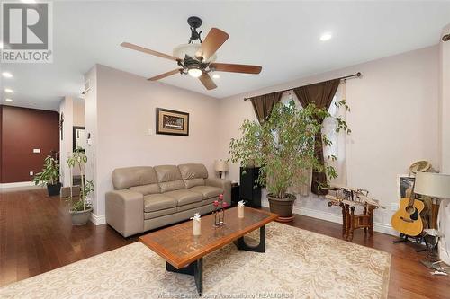 365 Neal, Windsor, ON - Indoor Photo Showing Living Room