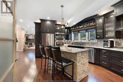 365 Neal, Windsor, ON - Indoor Photo Showing Kitchen With Upgraded Kitchen