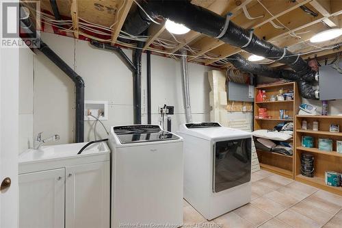 365 Neal, Windsor, ON - Indoor Photo Showing Laundry Room