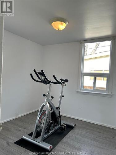 1079 Hall Avenue, Windsor, ON - Indoor Photo Showing Gym Room