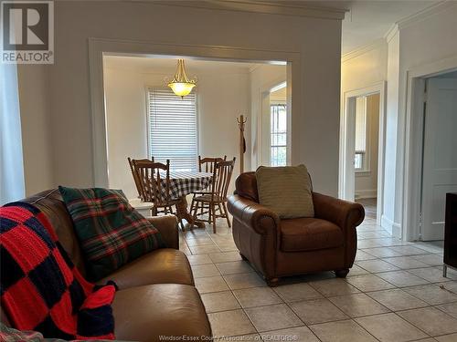 1079 Hall Avenue, Windsor, ON - Indoor Photo Showing Living Room