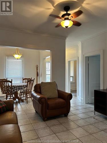 1079 Hall Avenue, Windsor, ON - Indoor Photo Showing Living Room