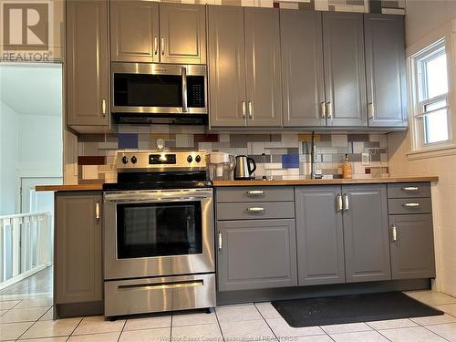 1079 Hall Avenue, Windsor, ON - Indoor Photo Showing Kitchen