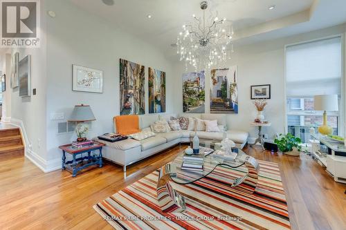 326 Joicey Boulevard, Toronto, ON - Indoor Photo Showing Living Room