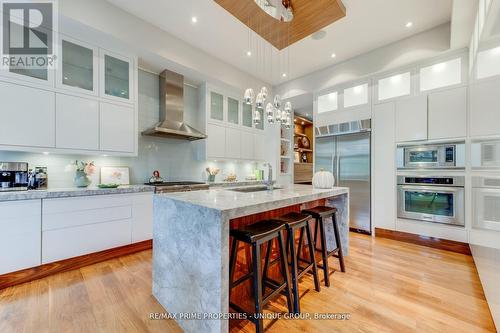 326 Joicey Boulevard, Toronto, ON - Indoor Photo Showing Kitchen With Upgraded Kitchen