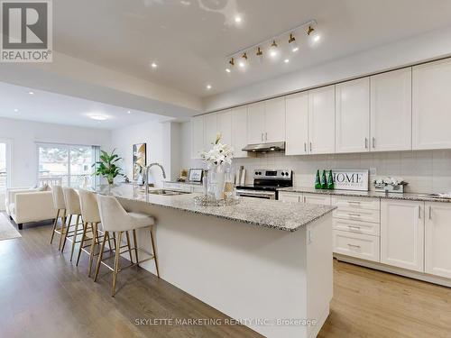 106 Lichfield Road, Markham, ON - Indoor Photo Showing Kitchen With Upgraded Kitchen