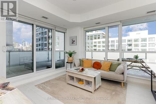 503 - 34 Tubman Avenue, Toronto, ON - Indoor Photo Showing Living Room