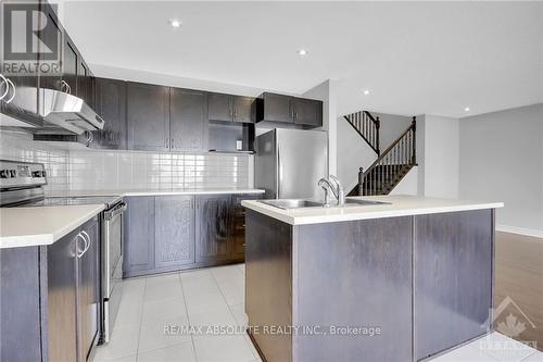 208 Mission Trail Crescent, Ottawa, ON - Indoor Photo Showing Kitchen With Stainless Steel Kitchen With Upgraded Kitchen