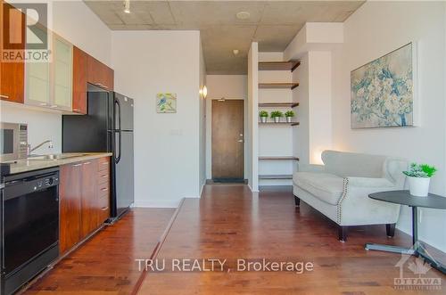 405 - 383 Cumberland Street, Ottawa, ON - Indoor Photo Showing Kitchen