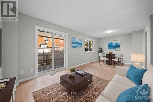 69 Carillon Street, Ottawa, ON - Indoor Photo Showing Living Room