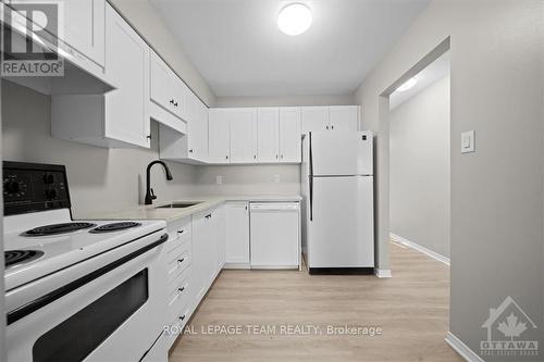 69 Carillon Street, Ottawa, ON - Indoor Photo Showing Kitchen