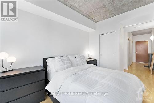 1910 - 324 Laurier Avenue W, Ottawa, ON - Indoor Photo Showing Bedroom