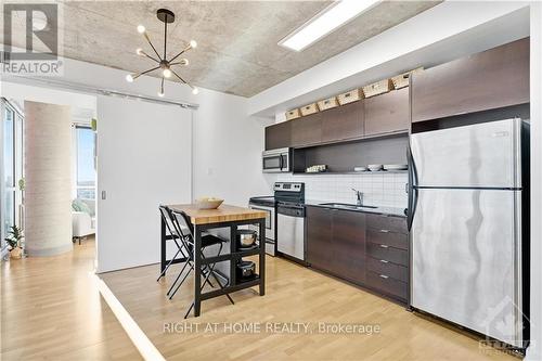 1910 - 324 Laurier Avenue W, Ottawa, ON - Indoor Photo Showing Kitchen