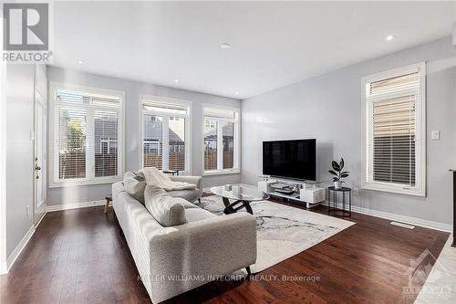 186 Southbridge Street, Ottawa, ON - Indoor Photo Showing Living Room