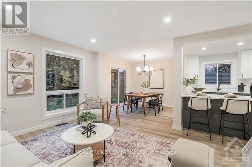 272 Cote Royale Crescent, Ottawa, ON - Indoor Photo Showing Living Room