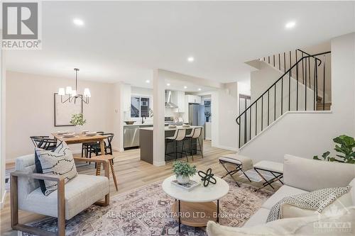 272 Cote Royale Crescent, Ottawa, ON - Indoor Photo Showing Living Room