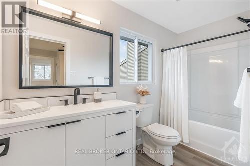 272 Cote Royale Crescent, Ottawa, ON - Indoor Photo Showing Bathroom