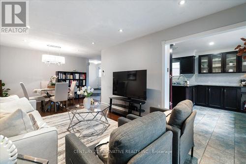 3061 Ilomar Court, Mississauga, ON - Indoor Photo Showing Living Room