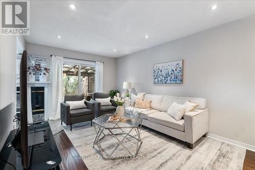 3061 Ilomar Court, Mississauga, ON - Indoor Photo Showing Living Room