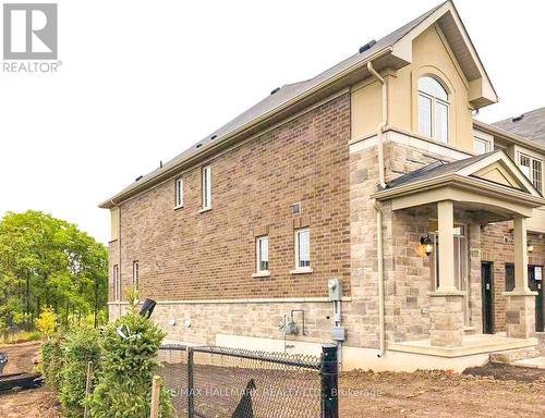 367 Threshing Mill Boulevard, Oakville, ON - Outdoor