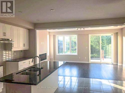 367 Threshing Mill Boulevard, Oakville, ON - Indoor Photo Showing Kitchen With Double Sink