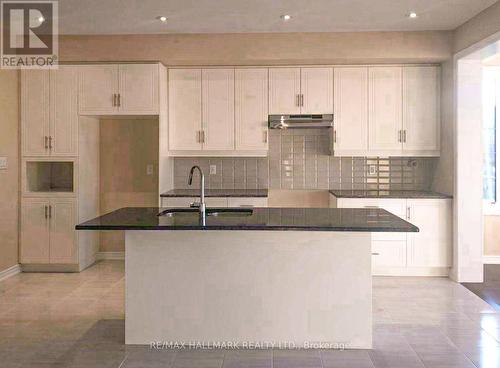 367 Threshing Mill Boulevard, Oakville, ON - Indoor Photo Showing Kitchen