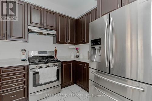 20 Blackberry Valley Crescent, Caledon, ON - Indoor Photo Showing Kitchen