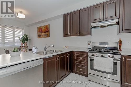 20 Blackberry Valley Crescent, Caledon, ON - Indoor Photo Showing Kitchen With Double Sink