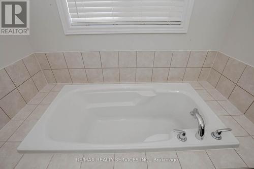 20 Blackberry Valley Crescent, Caledon, ON - Indoor Photo Showing Bathroom