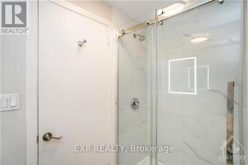 8 - 1821 Walkley Road, Ottawa, ON - Indoor Photo Showing Bathroom