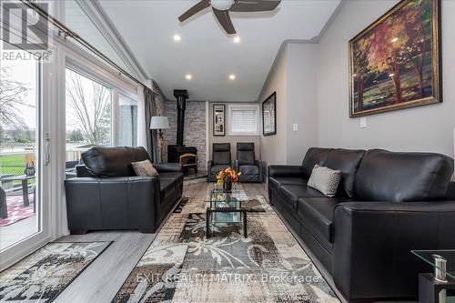 17 Turtle Path, Ramara (Brechin), ON - Indoor Photo Showing Living Room