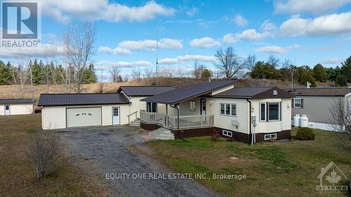 6705 Chris Tierney, Ottawa, ON - Outdoor With Deck Patio Veranda