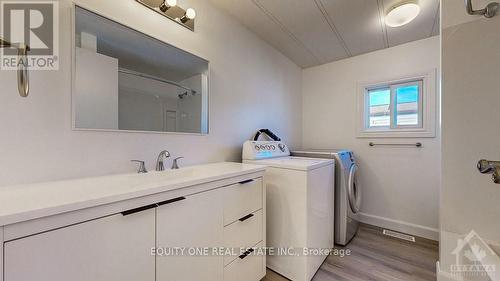 6705 Chris Tierney, Ottawa, ON - Indoor Photo Showing Laundry Room