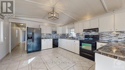 6705 Chris Tierney, Ottawa, ON - Indoor Photo Showing Kitchen With Stainless Steel Kitchen With Upgraded Kitchen