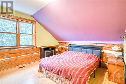 2253 South Lavant Road, Lanark Highlands, ON - Indoor Photo Showing Bedroom