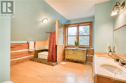 2253 South Lavant Road, Lanark Highlands, ON - Indoor Photo Showing Bathroom