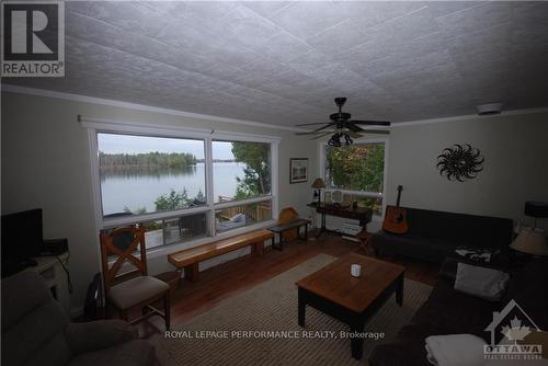 16 B6A Road, Rideau Lakes, ON - Indoor Photo Showing Living Room