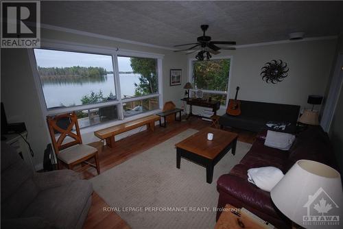 16 B6A Road, Rideau Lakes, ON - Indoor Photo Showing Living Room