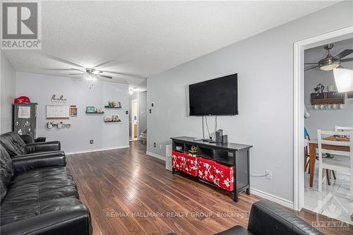 1434 Caravel Crescent, Ottawa, ON - Indoor Photo Showing Living Room