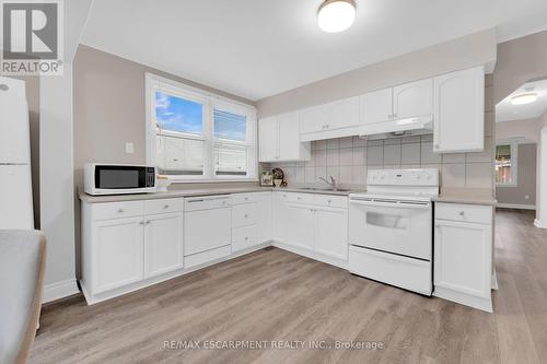 14 Walter Avenue S, Hamilton, ON - Indoor Photo Showing Kitchen