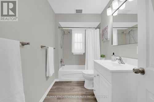 14 Walter Avenue S, Hamilton, ON - Indoor Photo Showing Bathroom