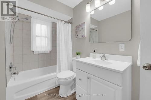 14 Walter Avenue S, Hamilton, ON - Indoor Photo Showing Bathroom