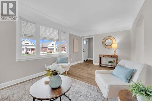 14 Walter Avenue S, Hamilton, ON - Indoor Photo Showing Living Room