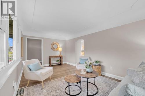 14 Walter Avenue S, Hamilton, ON - Indoor Photo Showing Living Room