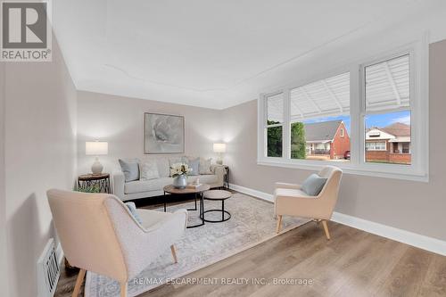 14 Walter Avenue S, Hamilton, ON - Indoor Photo Showing Living Room