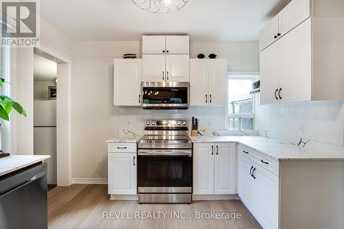 44 Steven Street, Hamilton, ON - Indoor Photo Showing Kitchen